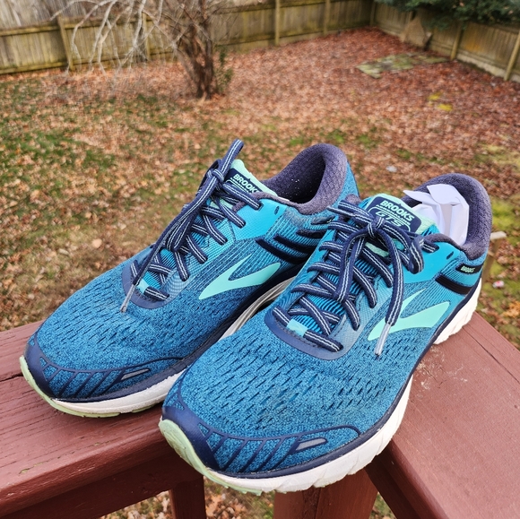 Brooks Adrenaline 18 Ladies Running Shoes Sz. 11 - Picture 2 of 7